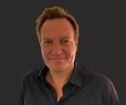 Rasmus Tantholdt booking af foredrag TV-journatist korrespondent
