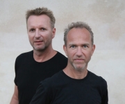 Siden Uffe og Morten startede i Tivoli Garden (1977), har de spillet percussion og siden 2000 har danskerne kunne nyde de slagfærdige brødres talent for rytmer i såvel stuerne, som på discotekerne 