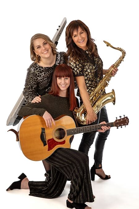 The 3 Tops  3 smukke piger spiller lækker dansemusik 